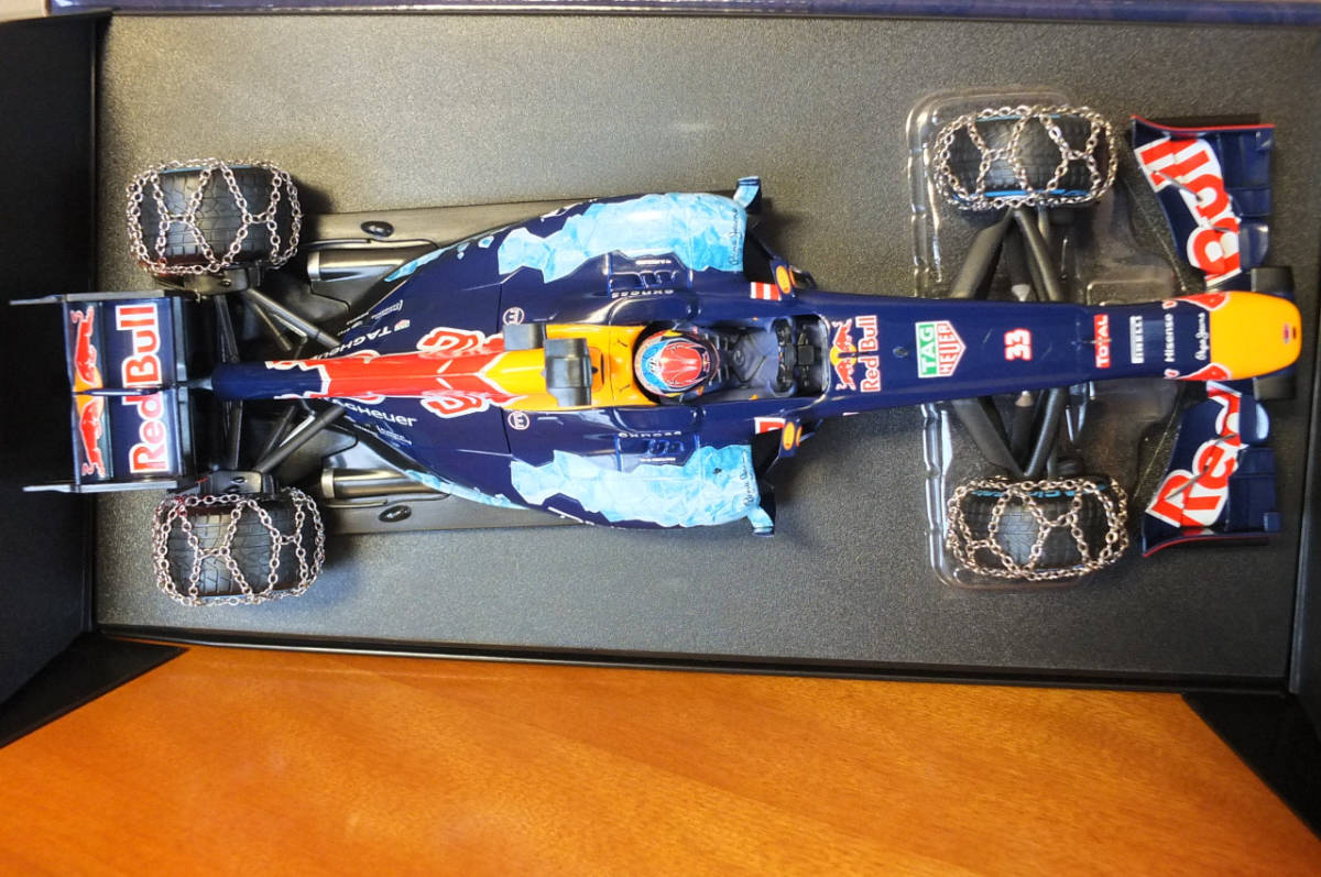 1/18 Minichamps Red Bull RB7 M.Verstappen Snow Demo