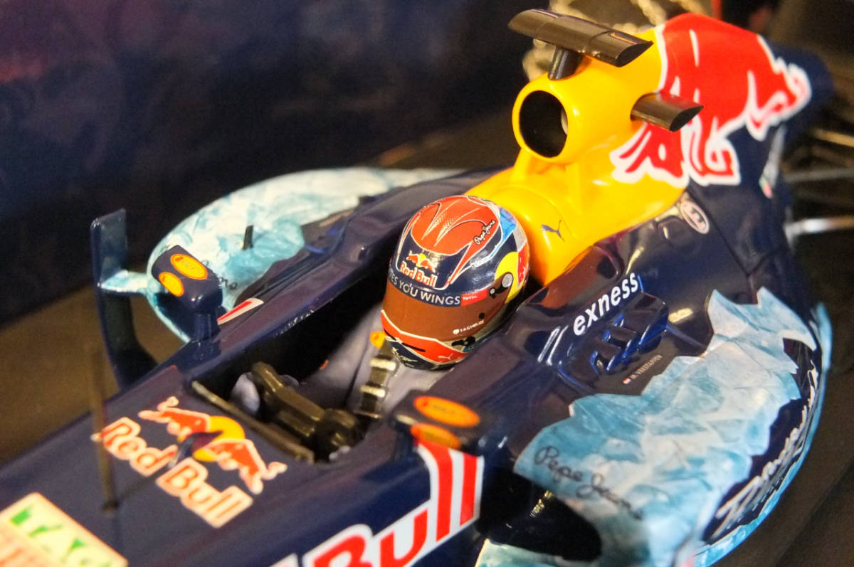 1/18 Minichamps Red Bull RB7 M.Verstappen Snow Demo