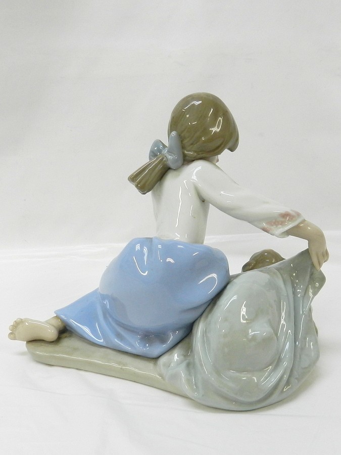 フィギュリン 1000円スタート LLADRO リヤドロ 少女 陶器置物 犬 0 気品に満ちて - あふれる愛 1 Yahoo!オークション #5426 One 「優雅な散歩の