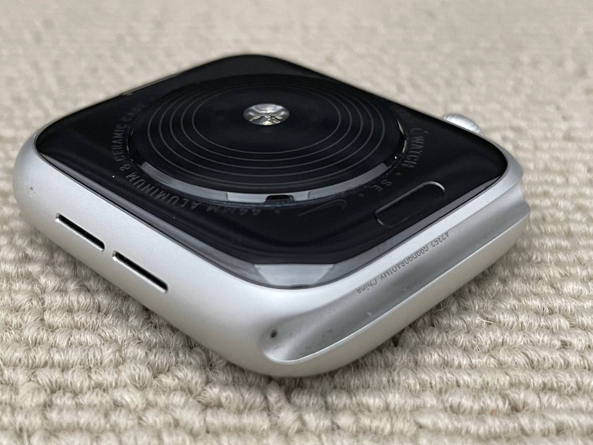 中古品 Apple Watch Nike SE GPSモデル 44㎜ シルバーアルミニウム 