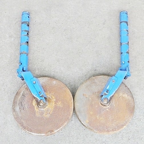 尾輪左右セット 【群馬】トラクター用 尾輪 左右セット 取付軸径 約49ｍｍ 車輪径 約350ｍｍ 中古 トラクタ ロータリー パーツ ビリン 車輪  鉄車輪 鉄車 トラクターパーツ 取り付け軸幅 約4.3㎝ トラクタの尾輪　　左右セット