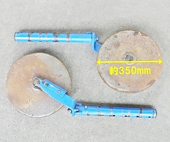 尾輪左右セット 【群馬】トラクター用 尾輪 左右セット 取付軸径 約49ｍｍ 車輪径 約350ｍｍ 中古 トラクタ ロータリー パーツ ビリン 車輪  鉄車輪 鉄車 トラクターパーツ 取り付け軸幅 約4.3㎝ トラクタの尾輪　　左右セット