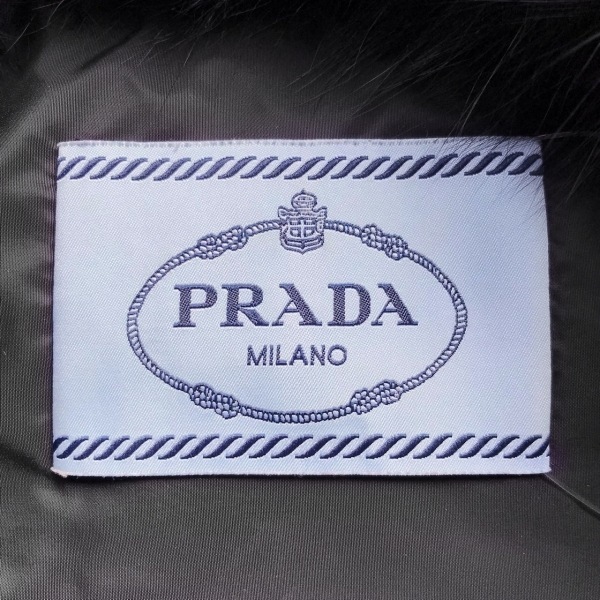 PRADA プラダ ダウンジャケット レディース サイズ40 - ダウン オンラインストア限定 ブランド (PRADA コート プレート付きダウンジャケット (プラダ) 中古・古着通販PRADA 40サイズ 日本