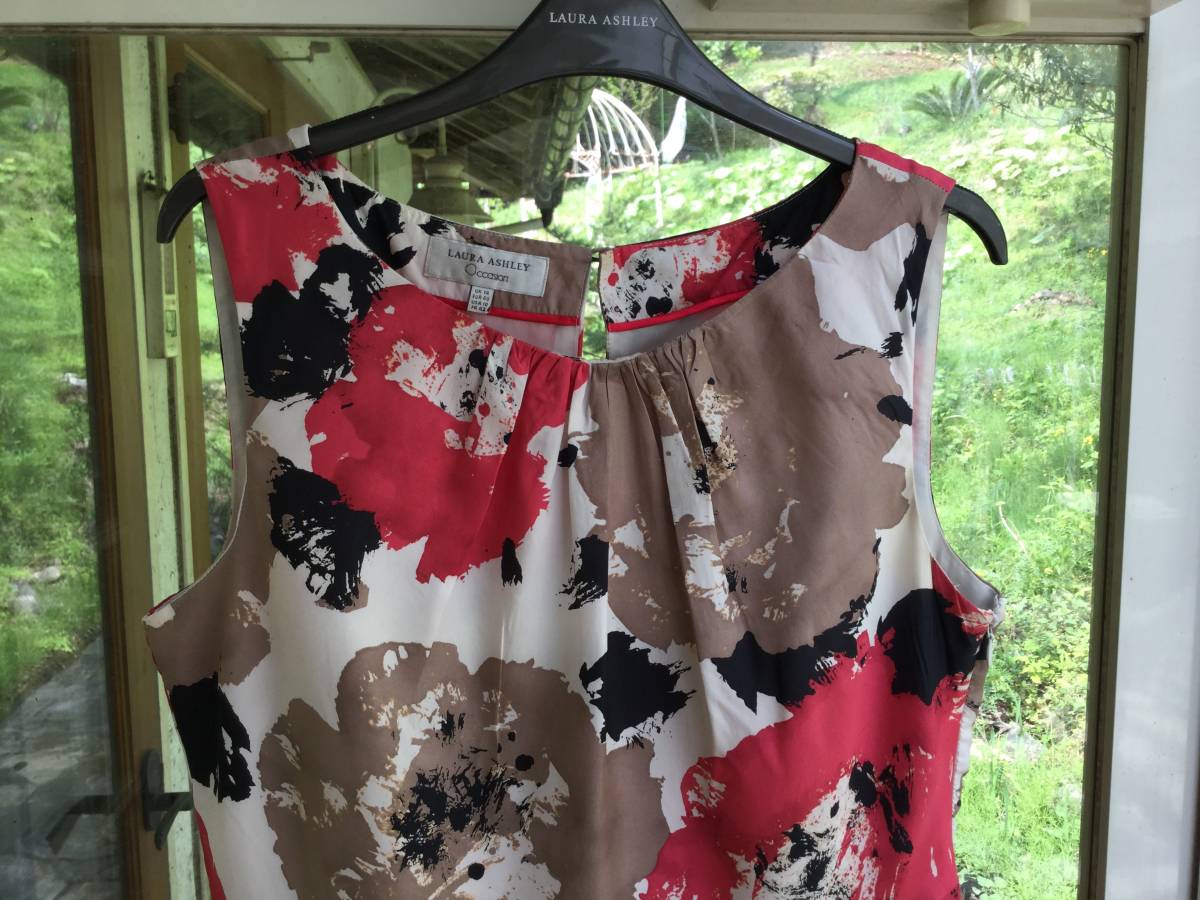 ローラアシュレイ クリーム地朱ピンクベージュ黒シルクワンピース１３号 ワンピース 売買されたオークション情報 Yahooの商品情報をアーカイブ公開 オークファン Aucfan Com