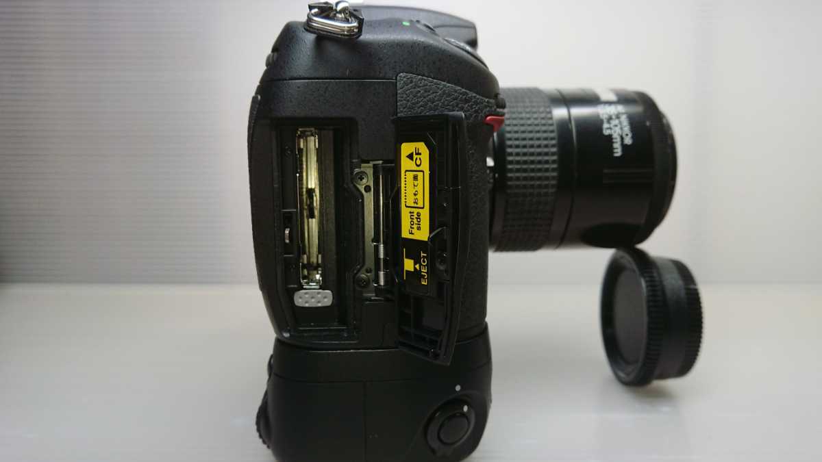 Nikon D300 ストロボ、バッテリー、などいろいろまとめて Nikon D300