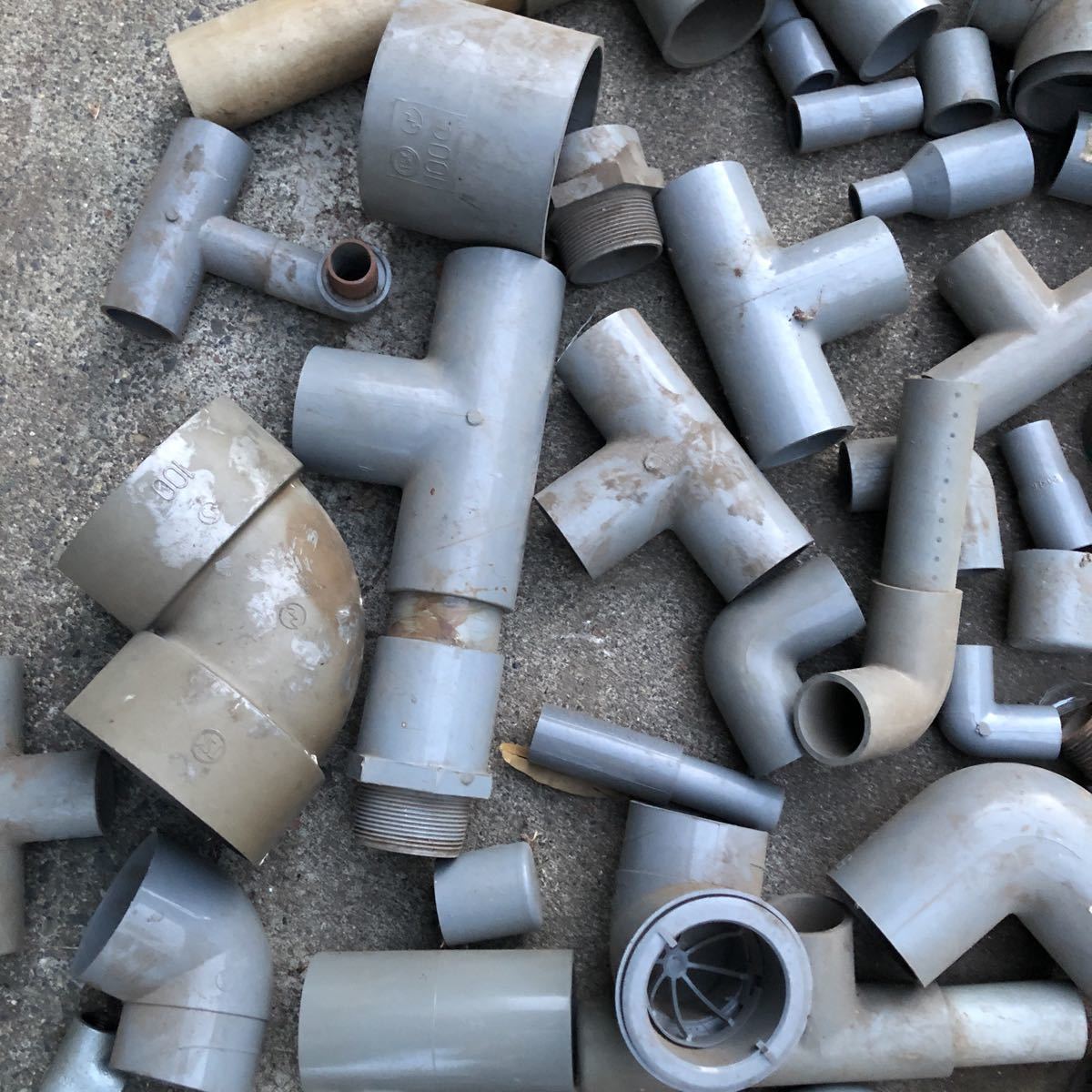 1円スタート 着払い 塩ビ管 塩ビパイプ 水道 連結 パーツ まとめ セット 大量 水道管 畑 池 水槽 ガーデニング Diy 工事用材料 売買されたオークション情報 Yahooの商品情報をアーカイブ公開 オークファン Aucfan Com