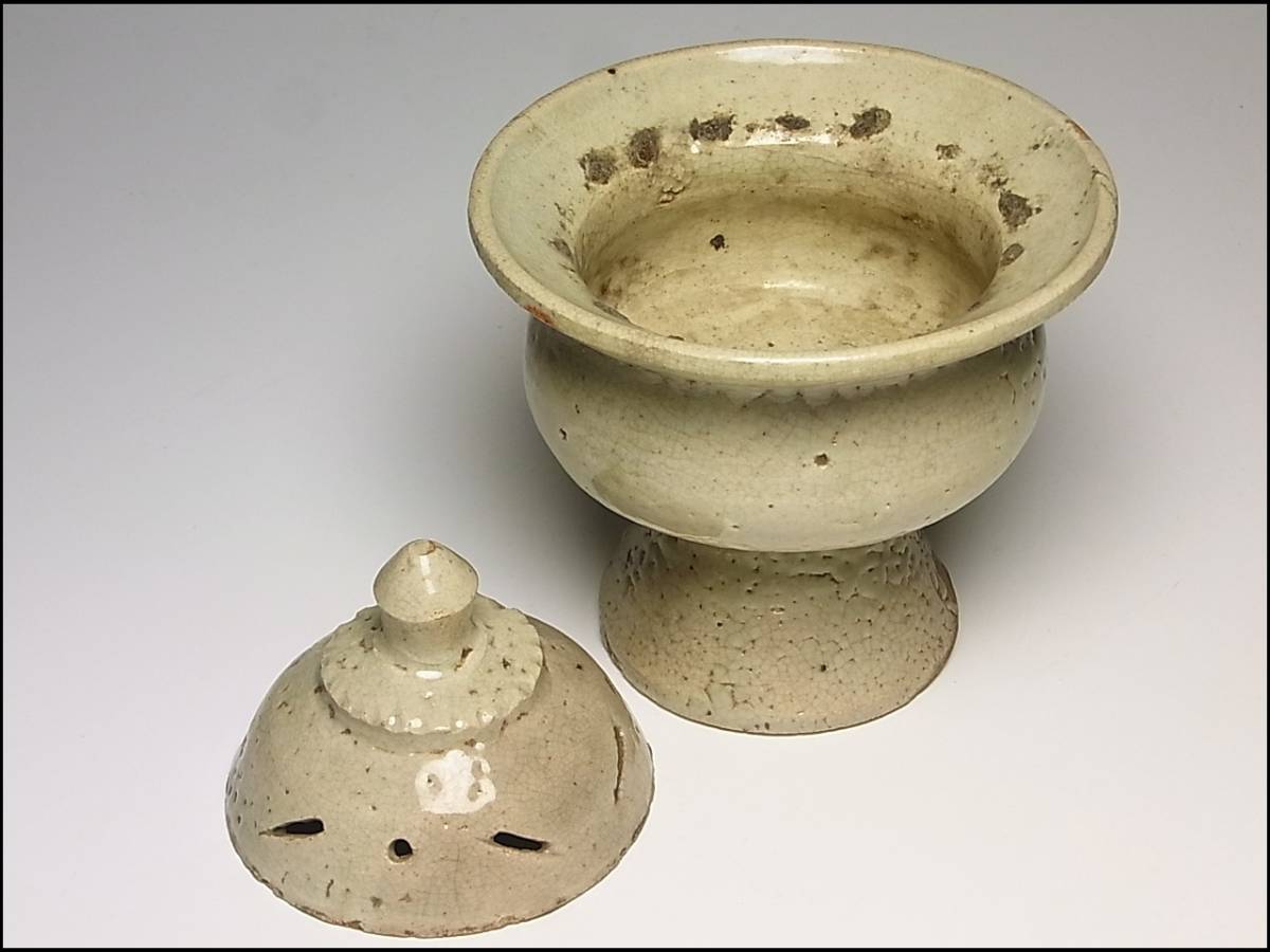 李朝 白磁香爐（1392–1897 CE） | 入蘆花（ロカニイル） □ks720