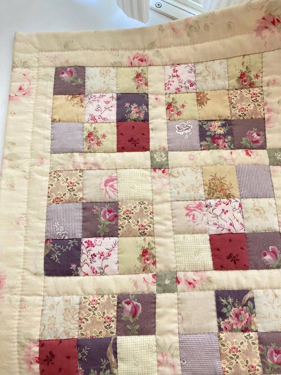 四角つなぎのパッチワークキルト タペストリー 花柄YUWA(完成品)｜売買