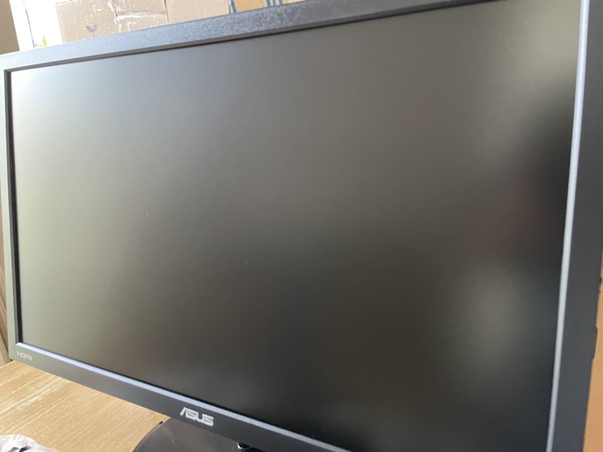 ASUS VP228H ゲーミングモニター 21.5型フルHD (1920x1080) 1ms応答 ASUS VP228H ゲーミングモニター 21.5型フルHD (1920x1080) 1ms応答