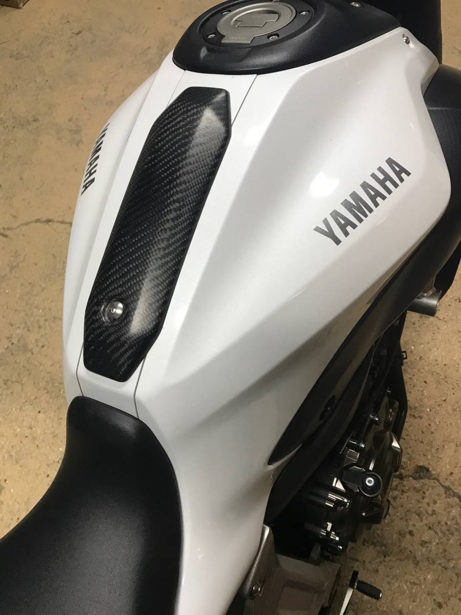 MT-07 綾織カーボン タンクセンターカバー