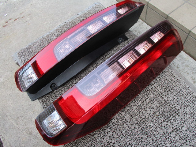 ノア エスクァイア 80系 前期 純正 テールライト 左右 ハーネス付き