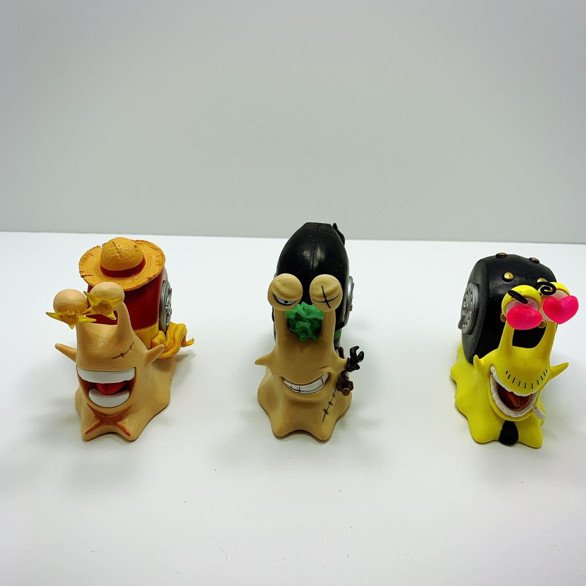 ワンピース電伝虫デンデン虫フィギュア麦わら一味 ローとバギーとエース12体セット