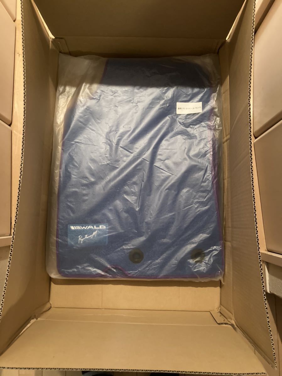 【即決】トヨタ ランドクルーザー200 フロアマット WALD ヴァルド