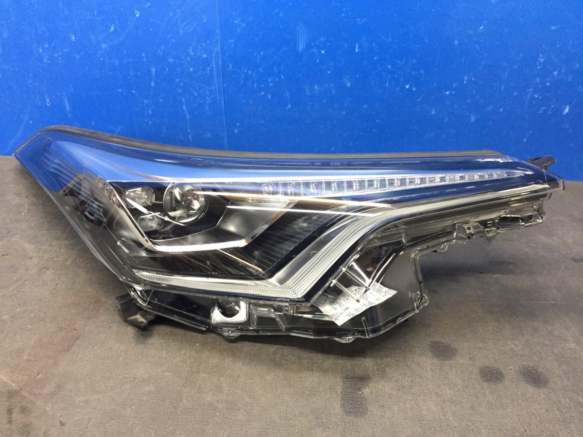 トヨタ C-HR ZYX10 右ヘッドライト コイト 10-111 LED 刻印:7 [E-12120] C-