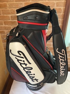 品質保証，100%新品 タイトリスト 支給品 石川選手2007年実使用品 Titleist 3点式ショルダーベルト 黒 底面刺繍 フード(タイトリスト)｜売買されたオークション情報、yahooの商品情報をアーカイブ公開 - オークファ キャディバッグ