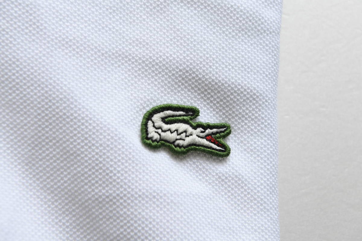 LACOSTE ポロシャツ L!VE ラコステ - 半袖 LIVE ラコステライブ ライブ L.12.64 0 6つボタン L!VE（ラコステライブ）の「ラコステライブ ネイビー L1264AL L!VE」のアートなプリントが目を引くコラボ