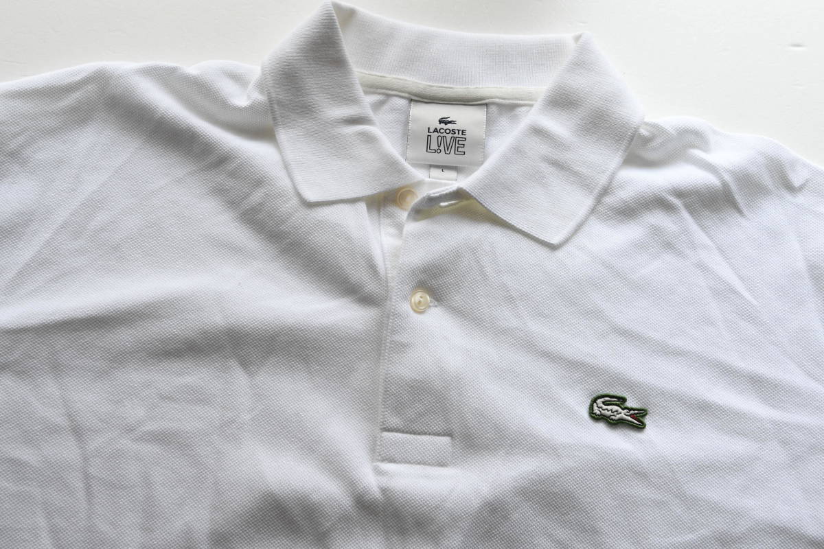 LACOSTE ポロシャツ L!VE ラコステ - 半袖 LIVE ラコステライブ ライブ L.12.64 0 6つボタン L!VE（ラコステライブ）の「ラコステライブ ネイビー L1264AL L!VE」のアートなプリントが目を引くコラボ