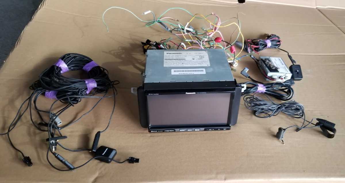 美品 パナソニック高性能ストラーダHDDナビ CN-HW890D /Bluetooth内蔵 