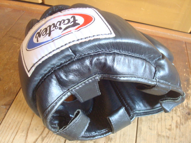 Fairtex 黒 ヘッドギア　キック、ボクシング ☆ 送料無料！ 美品！ Fairtex ヘッドギア キックボクシング