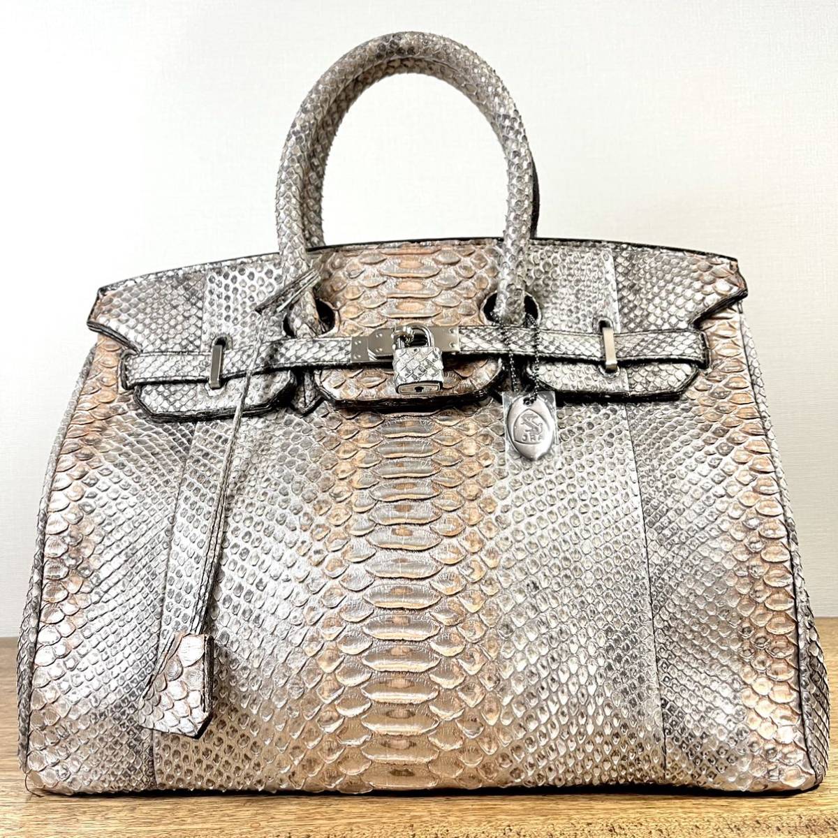 新品 定20万 JRA 本物 ダイヤモンドパイソン 蛇革 シャイニー 