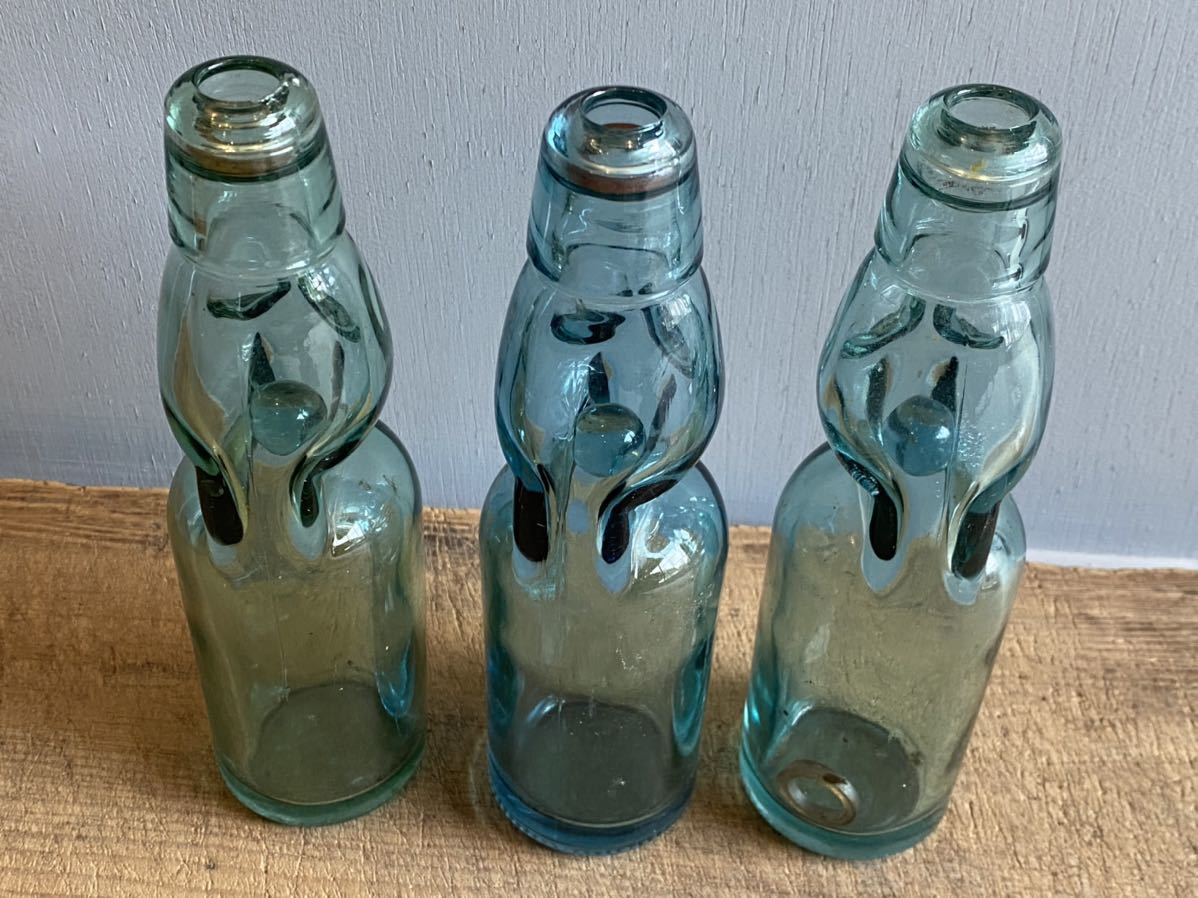 古い ラムネ 瓶 3本 セット ブルー グリーンガラスビー玉 空き瓶 ボトル レトロ インテリア 雑貨 まとめて ジュース 当時物 その他 売買されたオークション情報 Yahooの商品情報をアーカイブ公開 オークファン Aucfan Com