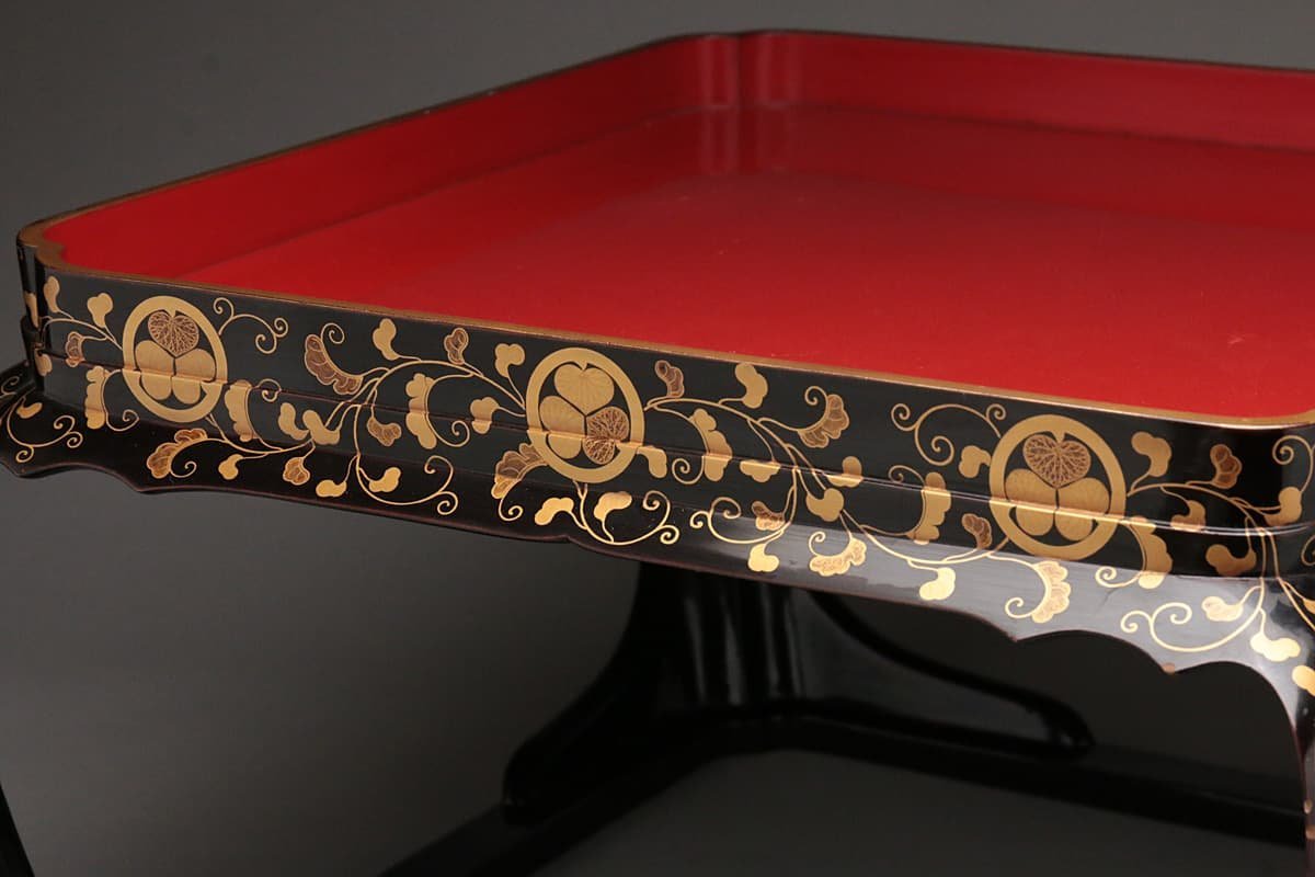 ZK582 時代物 黒内朱 徳川家 三つ葉葵紋 唐草蒔絵 懸盤膳 幅45cm 重2.1