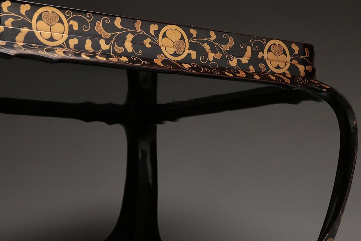 ZK582 時代物 黒内朱 徳川家 三つ葉葵紋 唐草蒔絵 懸盤膳 幅45cm 重2.1