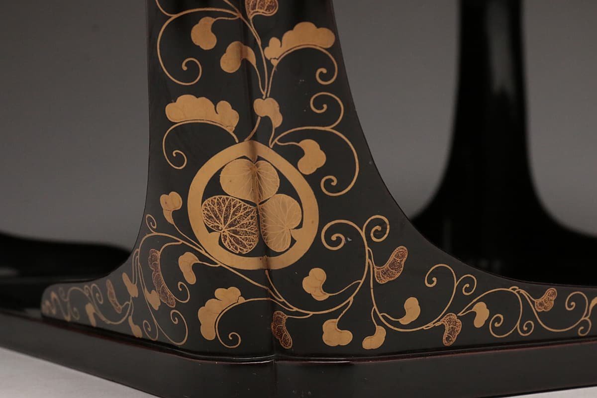 ZK582 時代物 黒内朱 徳川家 三つ葉葵紋 唐草蒔絵 懸盤膳 幅45cm 重2.1