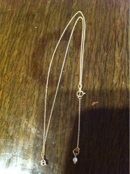 美品mother *k10華奢イニシャルネックレスaiko着eri chicoVTOPIA 美品mother *k10華奢イニシャルネックレスaiko着eri chicoVTOPIA