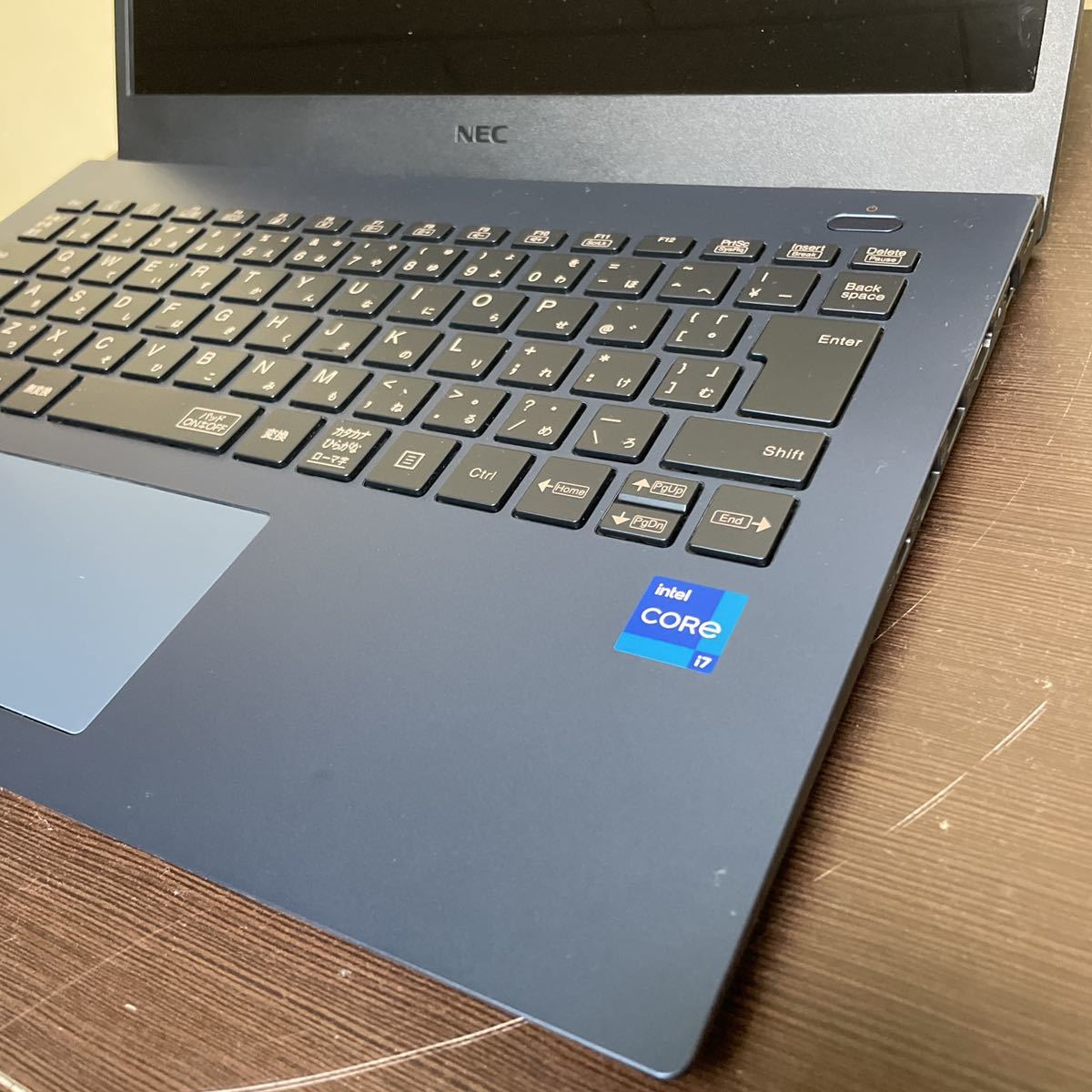 ☆2021年☆外観キレイ☆NEC LAVIE☆Core i7 1165G7 11世代☆メモリ4GB 