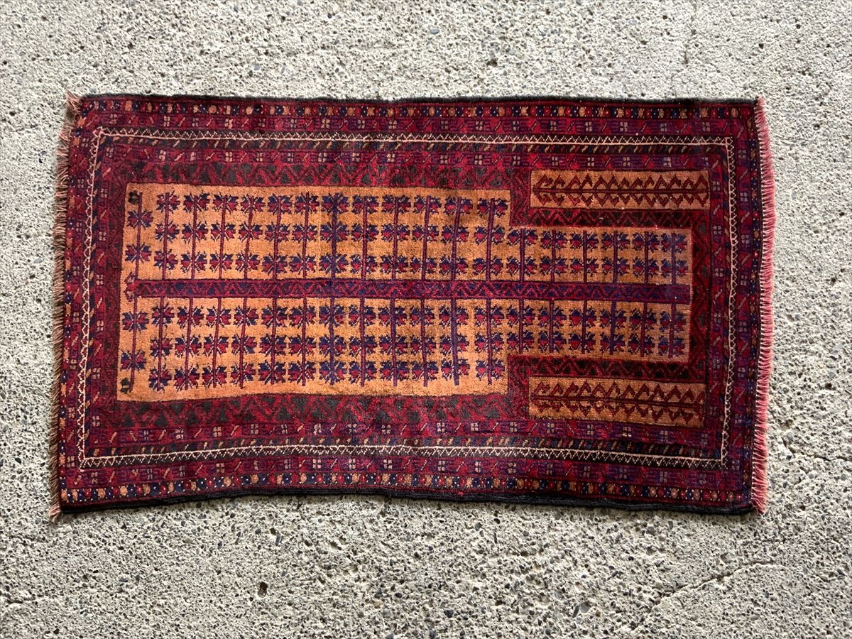 ペルシャ絨毯 マシュハドSATHI RUGS 手織り絨毯専門店