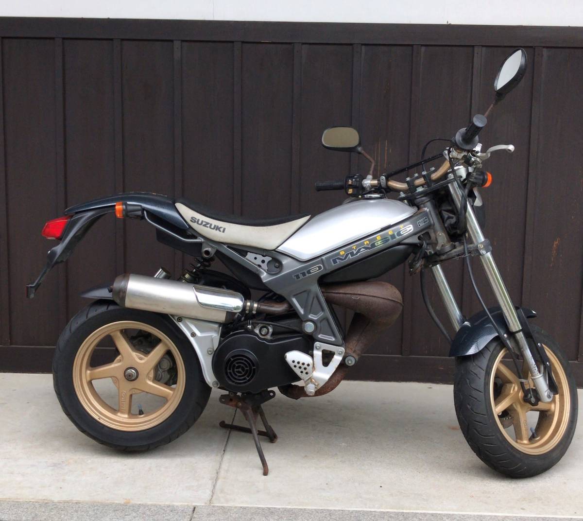 絶版 希少 110cc 2スト スズキ ストリートマジック110 CF12A