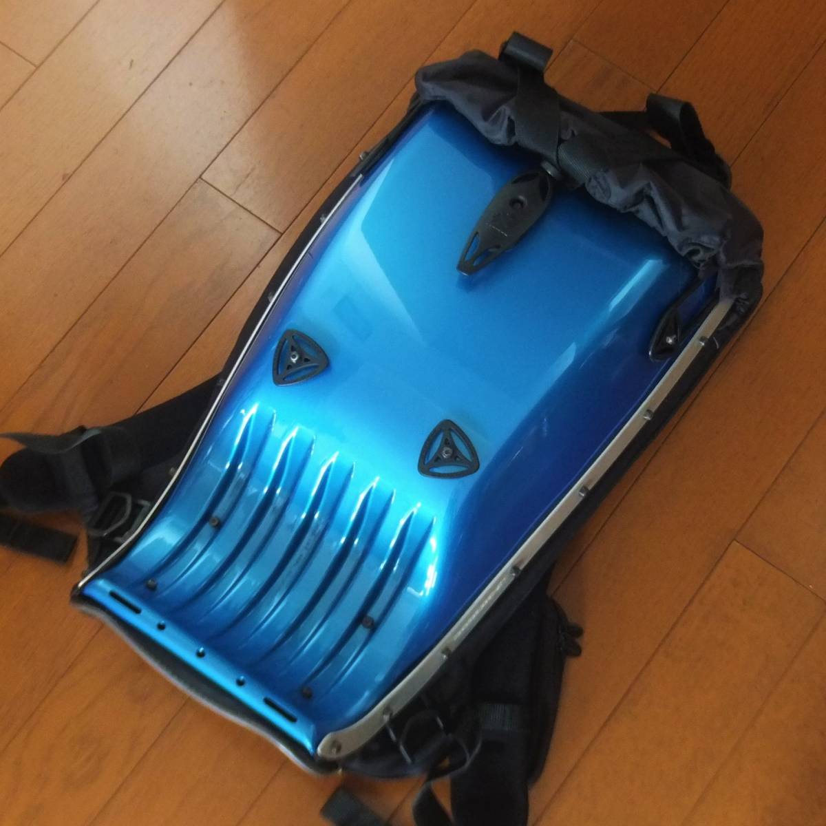  BOBLBEE ボブルビー MEGALOPOLIS メガロポリス 25L ハードシェル バックパック リュック ブルーメタリック バッグ(リュックサック、デイパック)｜売買されたオークション情報、yahooの商品情報をア リュックサック、デイパック