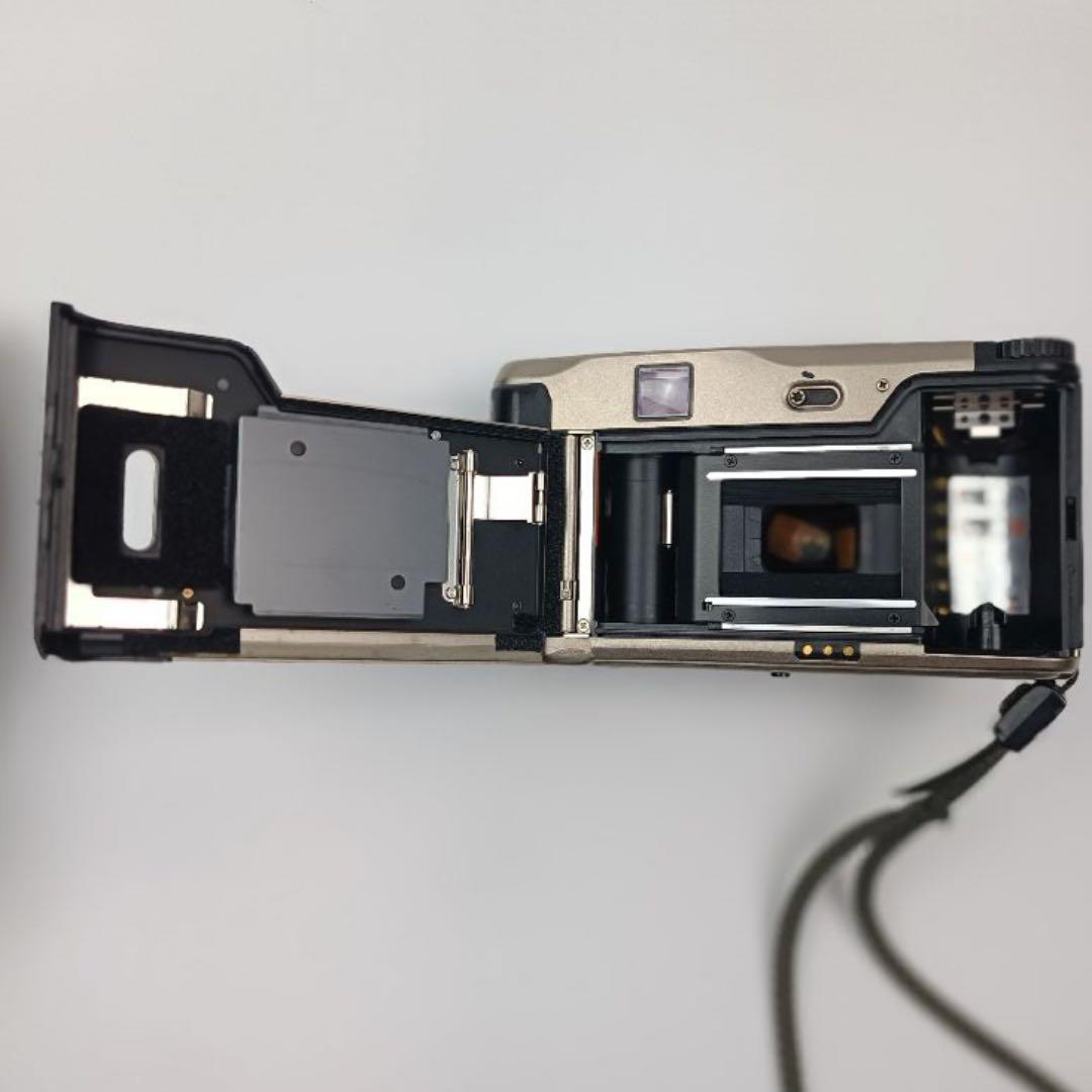 CONTAX Tvs シルバー コンパクトフィルムカメラ ジャンク品 CONTAX Tvs シルバー コンパクトフィルムカメラ ジャンク品 中古