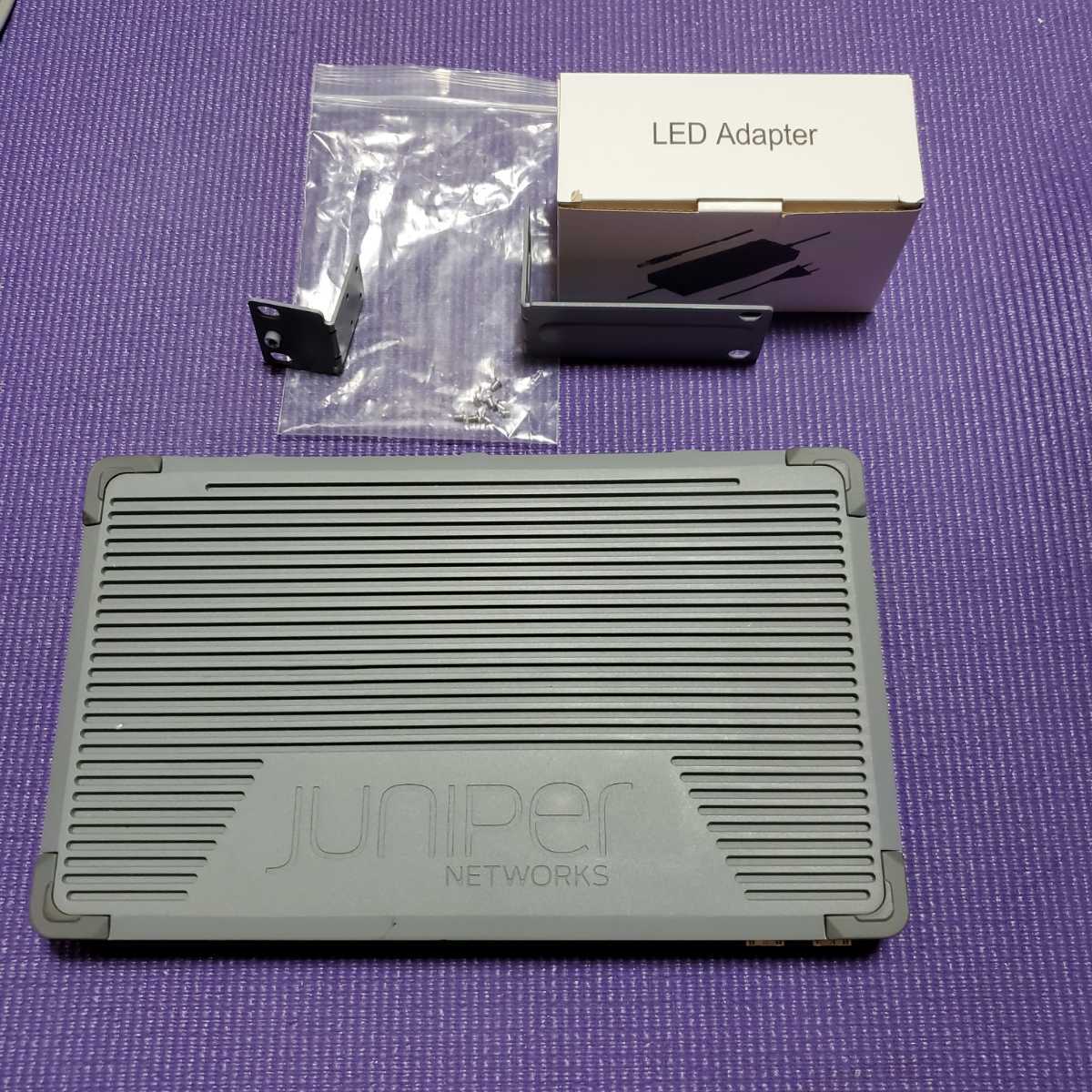 juniper SRX300 firewall vpn router ACアダプタ付き ラックマウントキット付き 0622