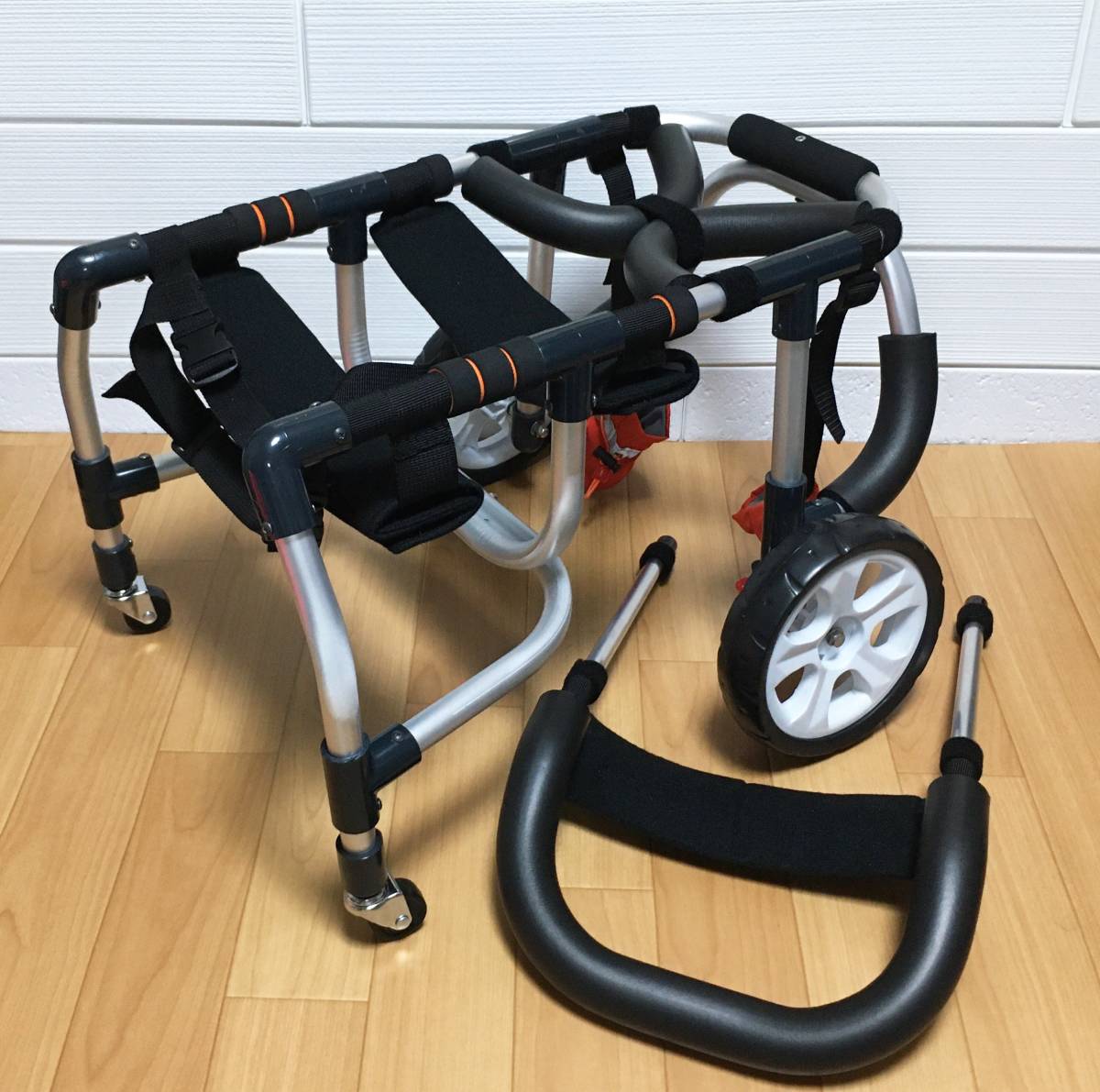 □犬の車椅子 中型犬用4輪 9～18kg位 背高～45cm位 顎乗せ付き 歩行器 