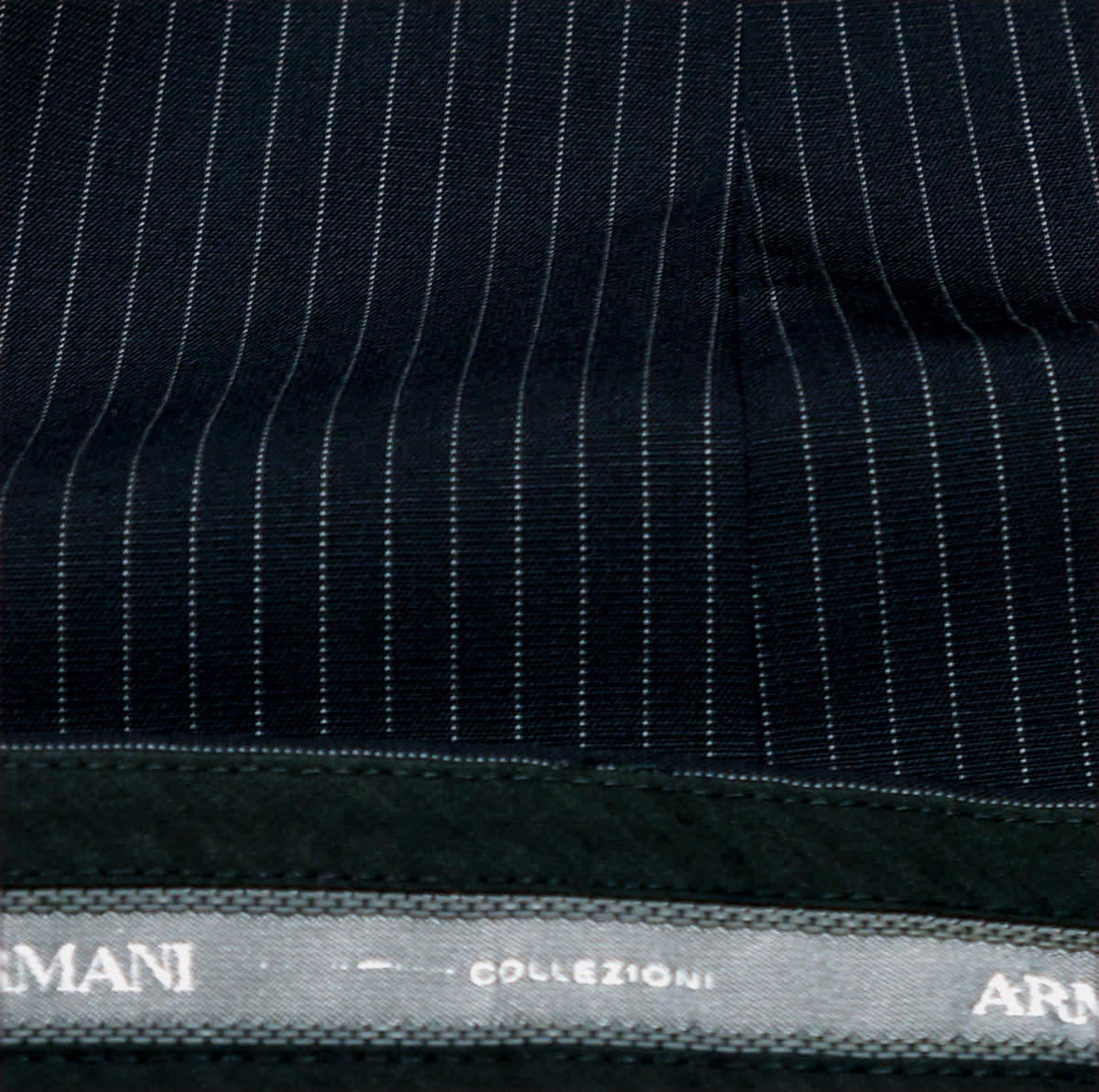 ARMANIアルマーニ最高級シングルスーツ48【美品】春夏 黒紺系 正規COLLEZIONI ARMANIアルマーニ最高級シングルスーツ48美品 高級シルク 美品 ARMANIアルマーニ最高級シングルスーツ48シルク美品グレイ系 エンポリオアルマーニ最高級シングルスーツ46スリム美品JUDE ジョルジオアルマーニ黒ラベル超高級シングルスーツ52大きめ美