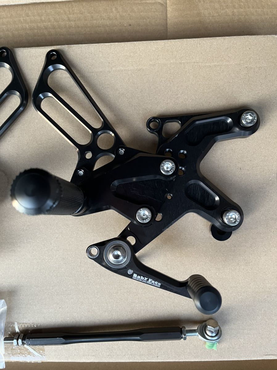 ベビーフェイス バックステップ ブラック　Z900RS 用　パフォーマンスステップキット ベビーフェイス Z900RS | 口コミ・動画 ﾊﾞｯｸｽﾃｯﾌﾟ パフォーマンスステップ