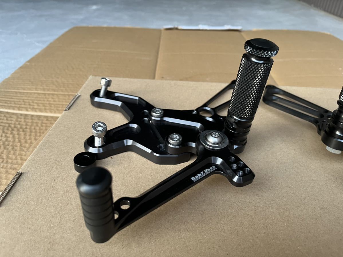 ベビーフェイス バックステップ ブラック　Z900RS 用　パフォーマンスステップキット ベビーフェイス Z900RS | 口コミ・動画 ﾊﾞｯｸｽﾃｯﾌﾟ パフォーマンスステップ