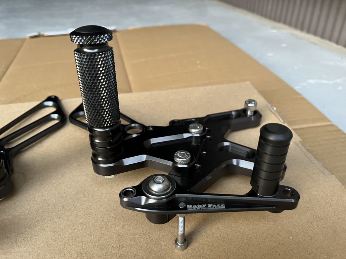 ベビーフェイス バックステップ ブラック　Z900RS 用　パフォーマンスステップキット ベビーフェイス Z900RS | 口コミ・動画 ﾊﾞｯｸｽﾃｯﾌﾟ パフォーマンスステップ