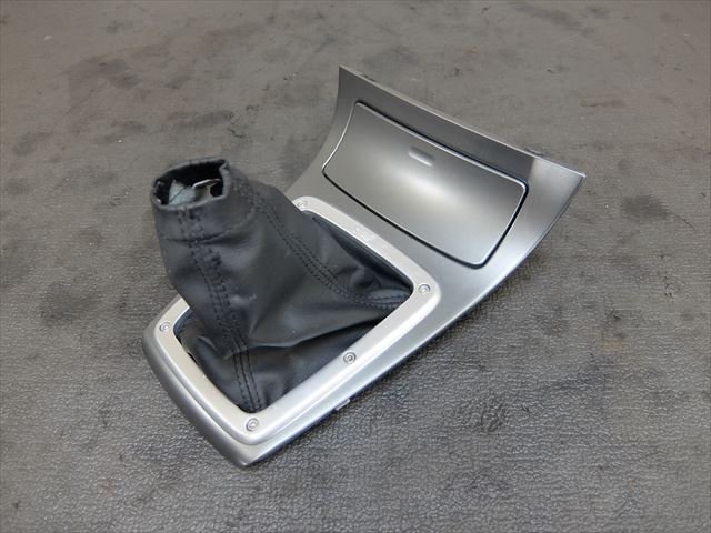 SUBARU インプレッサ GDB　STI シフトブーツ シフトパネル GDB インプレッサWRX STI F型 MT 純正シフトパネル/ブーツ/灰皿 GDB 鷹