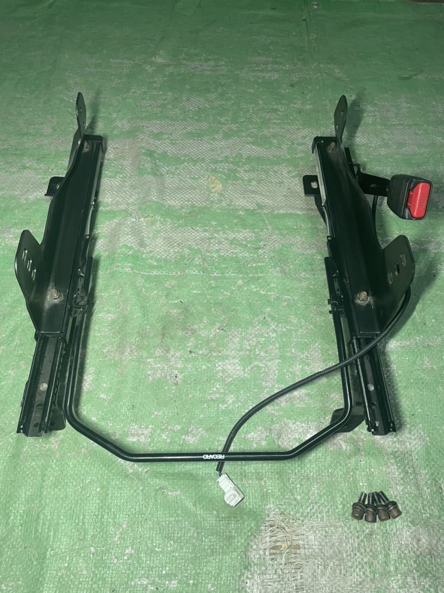 【大人気】 正規品 RECARO ホンダ CR-Z ZF1/ZF2 シートレール 運転席 右側 バックル 取付ボルト付 SR-3/SR-4/SR-5/SR-6/SR-7/SR-7F/SR-11等のSR系(レール)｜売買されたオークション情報、yahooの商品情報をアーカイブ公開 レール