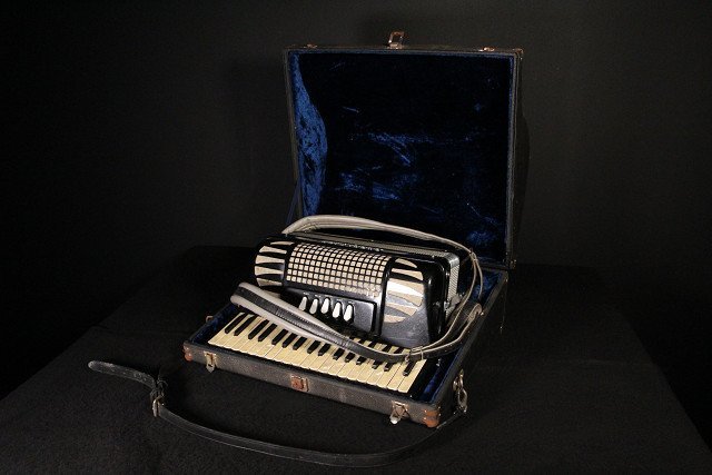 割 ☆御守☆ EXCELSIOR （エキセルシァー） Mod.303 アコーディオン