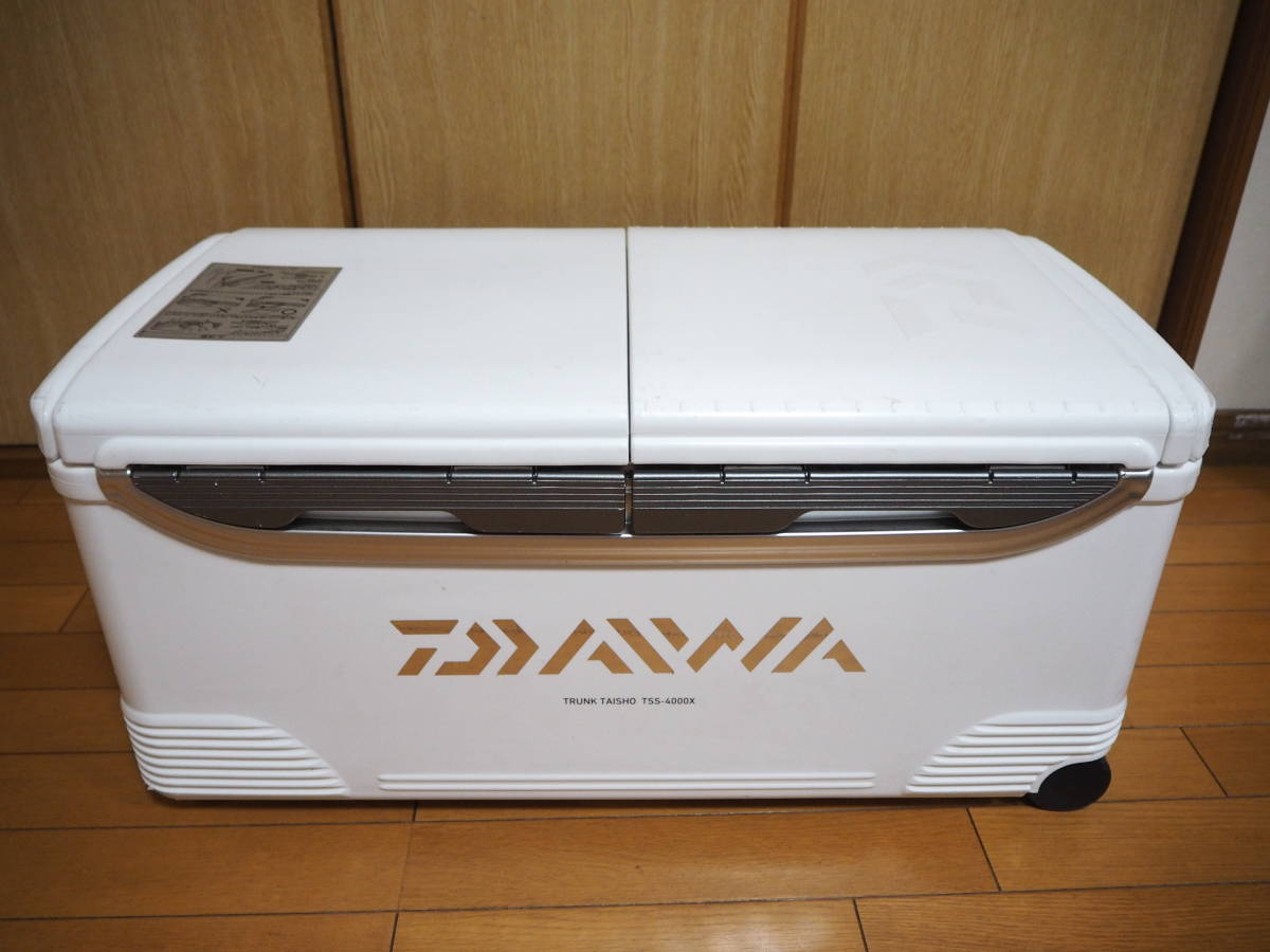 ♪♪美品 ダイワ クーラー トランク大将 TSS 4000X 日本製 40L 3面真空 