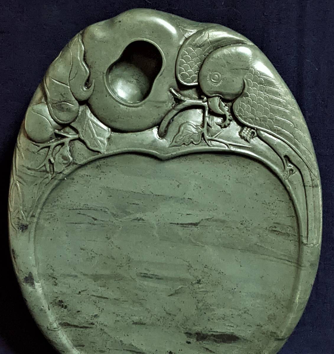 果葉鸚哥文楕硯 五台山緑石】◇潤緑に微黒点状波紋の優美石◇加厚