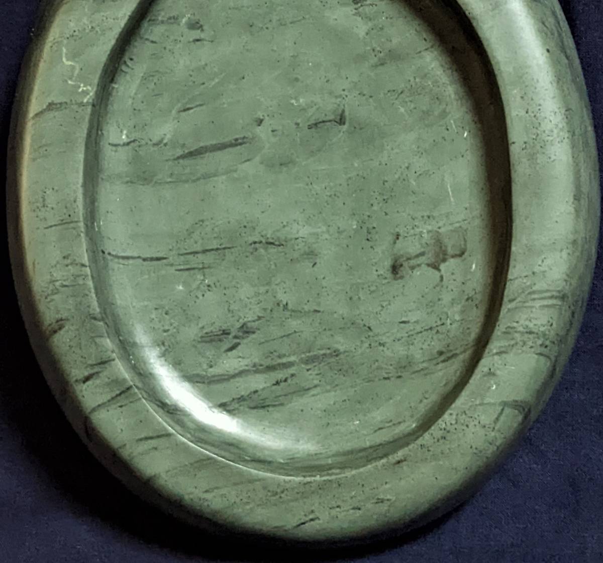 果葉鸚哥文楕硯 五台山緑石】◇潤緑に微黒点状波紋の優美石◇加厚