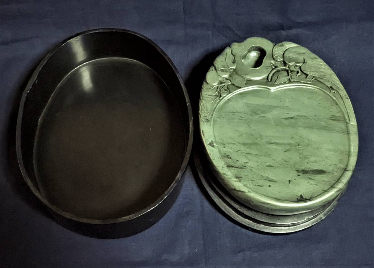 果葉鸚哥文楕硯 五台山緑石】◇潤緑に微黒点状波紋の優美石◇加厚