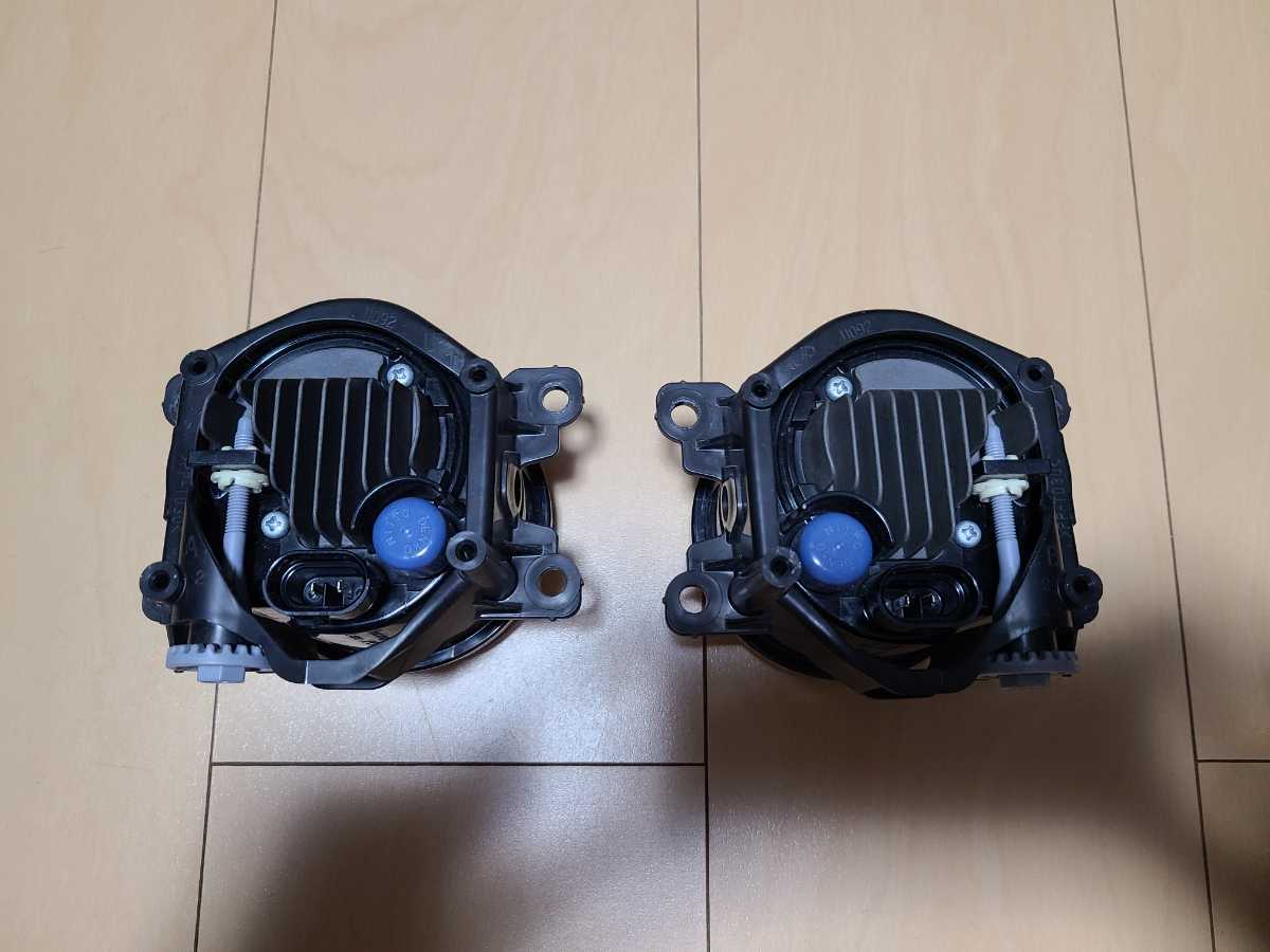 三菱　デリカD5後期　純正フォグランプ 2個セット　KOITO製 三菱 純正 部品 新型 デリカD5 LEDフォグランプ KOITO 左右セット