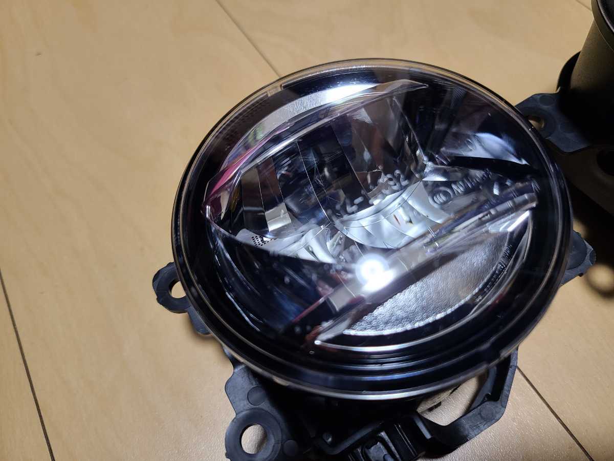 三菱 純正 部品 新型 デリカD5 LEDフォグランプ KOITO 左右セット
