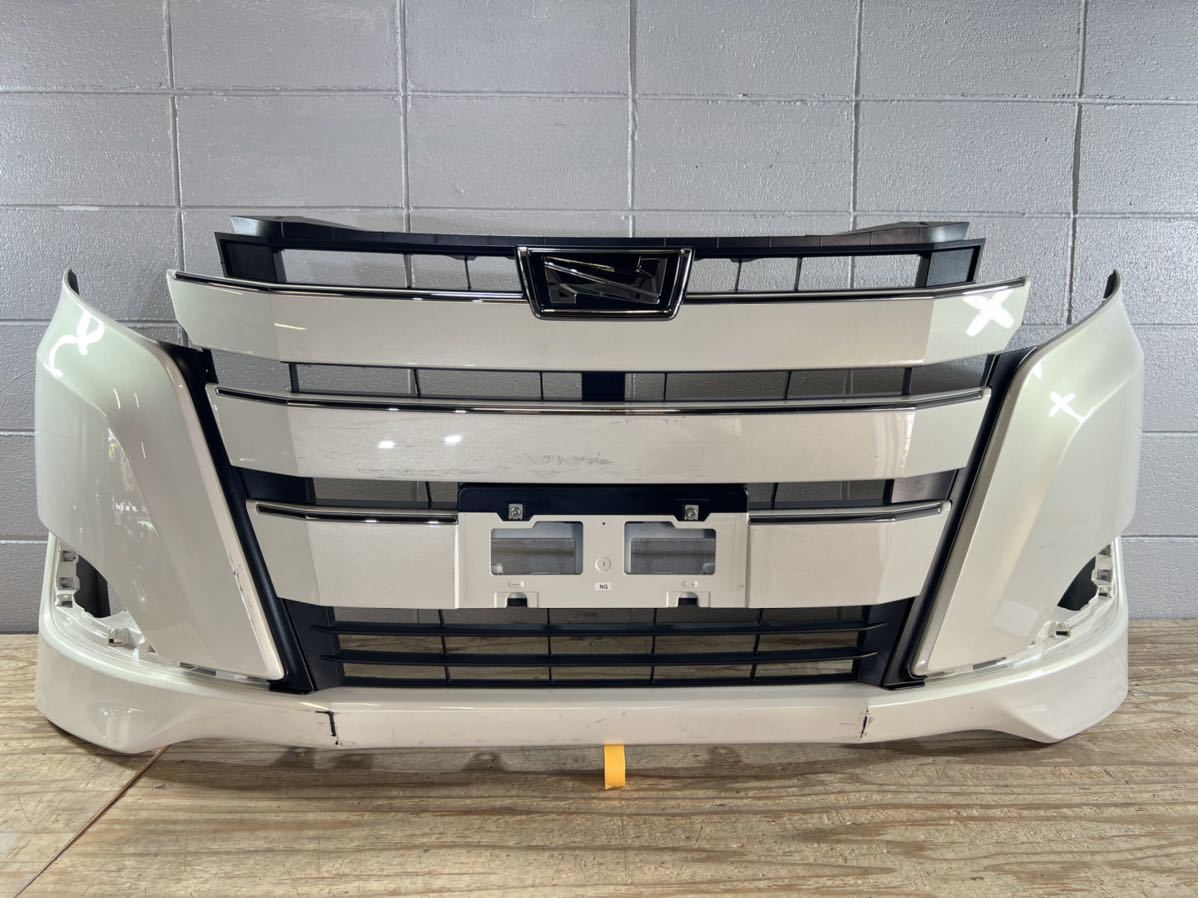 車 トヨタ ノア 純正 フロントバンパー 086